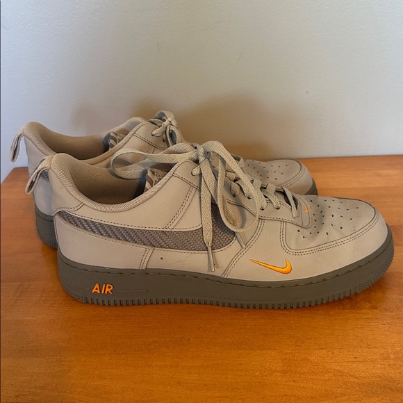 Mens Nike Air Force One Shoes Gray with Orange Size 10.5 - Picture 3 of 9